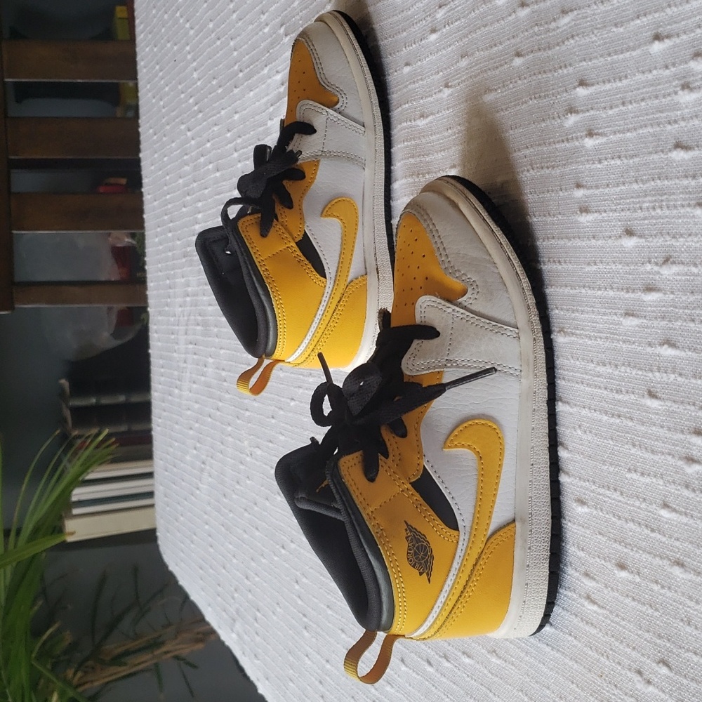 Jordan 1 University Gold Toddler Size 10c